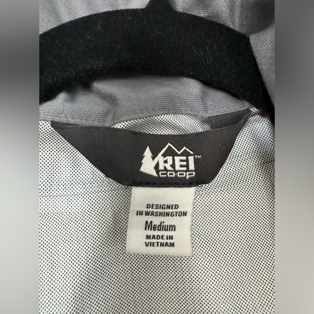 REI Black Women's Short Rain Jacket Size M - Picture 4 of 4